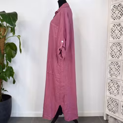 Lång skjortklänning med fickor FUSCHIA