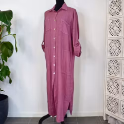 Lång skjortklänning med fickor FUSCHIA