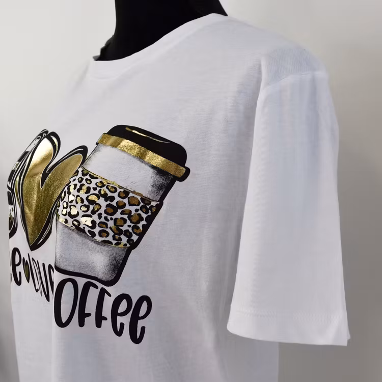 T-shirt Peace, Love & Coffee VIT/GULD
