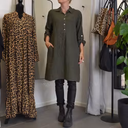 Kort skjortklänning i linne MÖRK KAKI