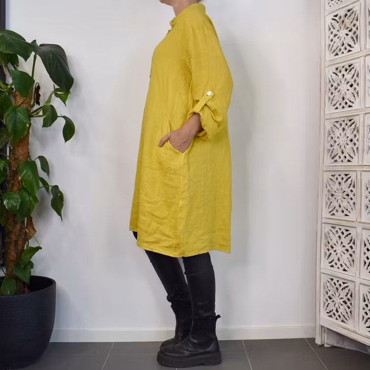 Kort skjortklänning i linne SENAP