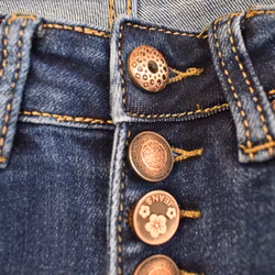 Jeans med knappmix MÖRK BLÅ - Place du Jour