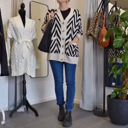 Stickad Kofta Mönstrad SVART