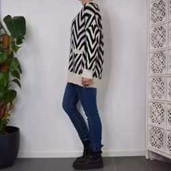 Stickad Kofta Mönstrad SVART