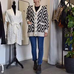 Stickad Kofta Mönstrad SVART