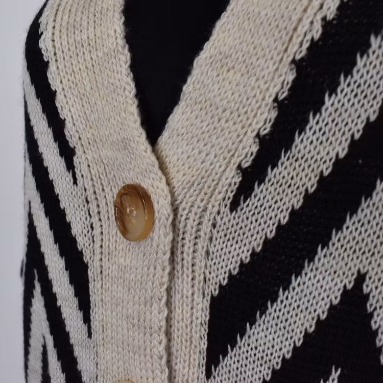 Stickad Kofta Mönstrad SVART