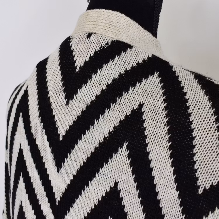Stickad Kofta Mönstrad SVART