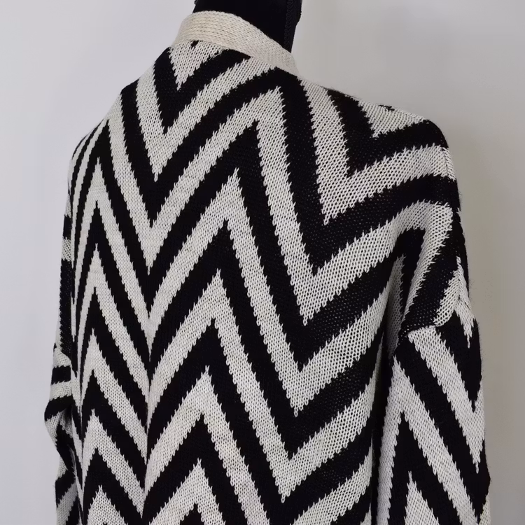 Stickad Kofta Mönstrad SVART