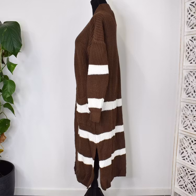 Stickad Långkofta BRUN
