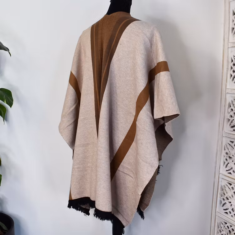 Poncho-sjal med fickor BEIGE