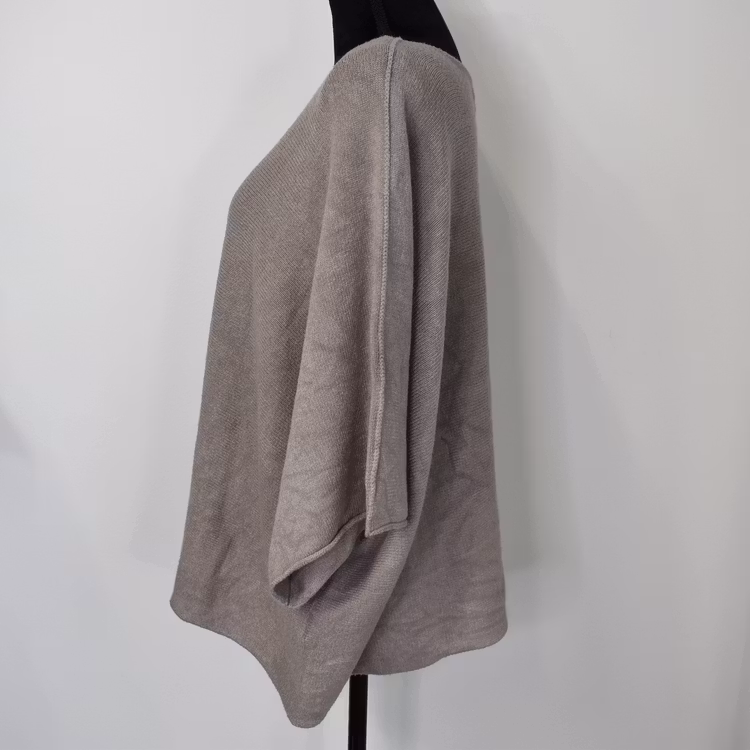 Stickad Ponchotröja Nessa TAUPE - Mix By Heart