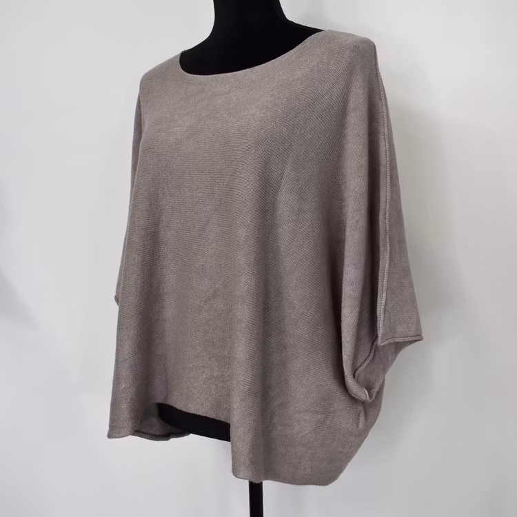 Stickad Ponchotröja Nessa TAUPE - Mix By Heart