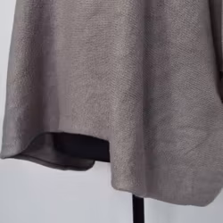 Stickad Ponchotröja Nessa TAUPE - Mix By Heart