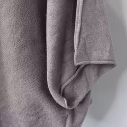 Stickad Ponchotröja Nessa TAUPE - Mix By Heart