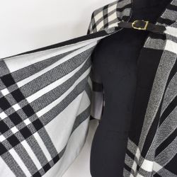 Poncho-sjal Rutig SVART/VIT