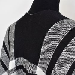 Poncho-sjal Rutig SVART/VIT