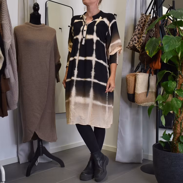 Klänning Mönstrad SVART - Marta du Chateau