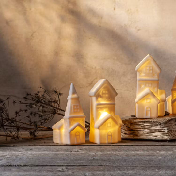 Bordsdekoration Hus/Kyrka Set om 2 VIT - Star Trading