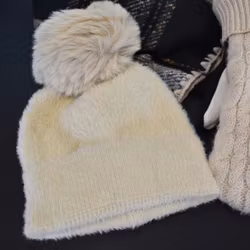 Stickad Mössa BEIGE