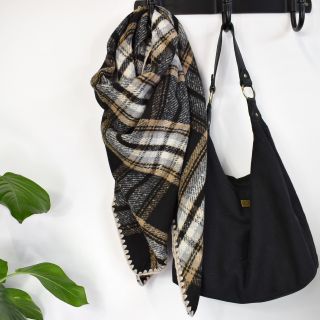 Sjal Stickad SVART