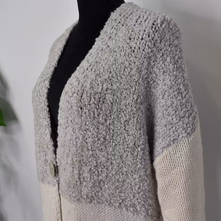 Stickad Kofta med Fickor BEIGE- Marta du Chateau