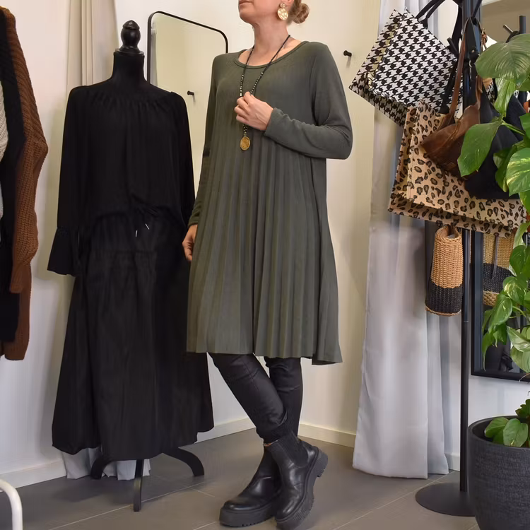 Klänning Jasmin Plisserad MILITARY - Marta du Chateau