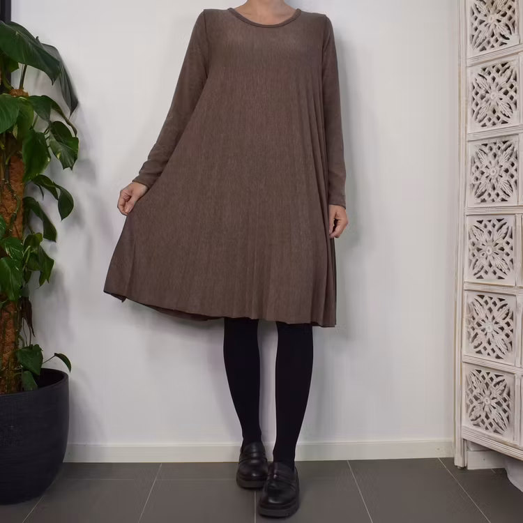 Klänning Jasmin Plisserad TAUPE - Marta du Chateau