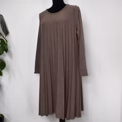 Klänning Jasmin Plisserad TAUPE - Marta du Chateau