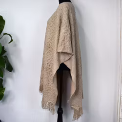 Poncho-sjal Mönsterstickad TAUPE