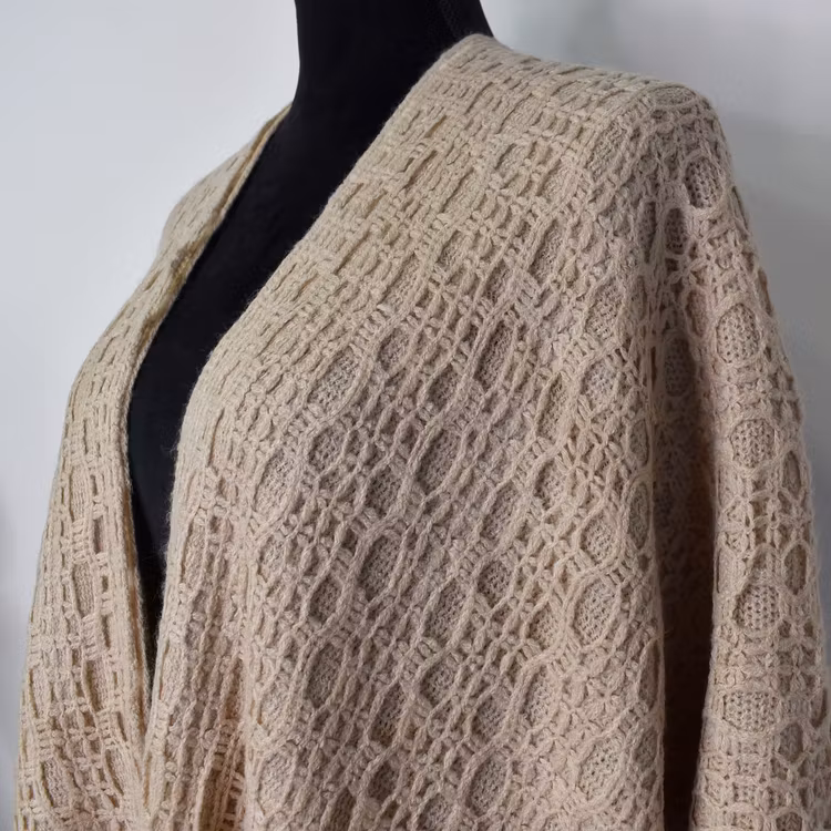 Poncho-sjal Mönsterstickad TAUPE