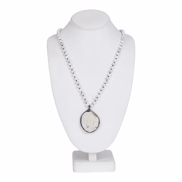 Halsband Lizzy VIT- The Moshi