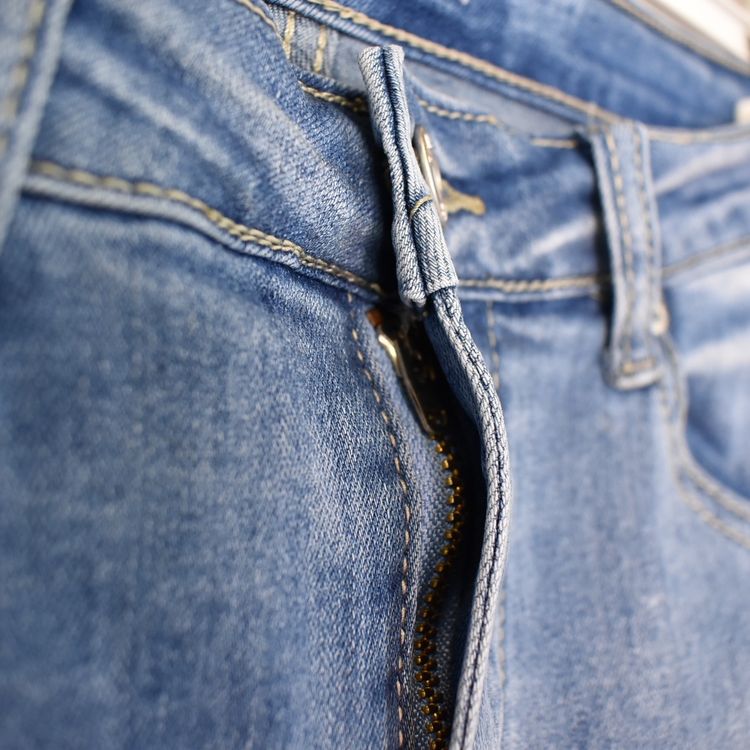 Jeanskjol med slits LJUS BLÅ - Place du Jour