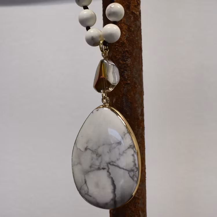 Halsband Phoeby VIT- The Moshi