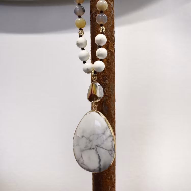 Halsband Phoeby VIT- The Moshi