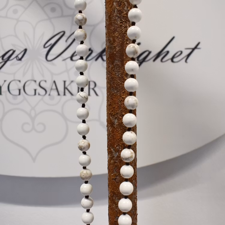 Halsband Lizzy VIT- The Moshi