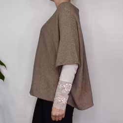 Stickad Ponchotröja TAUPE