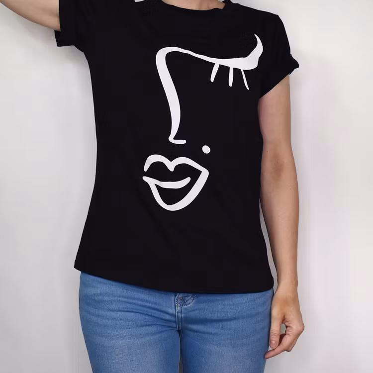 T-shirt Girl SVART - Estee Brown