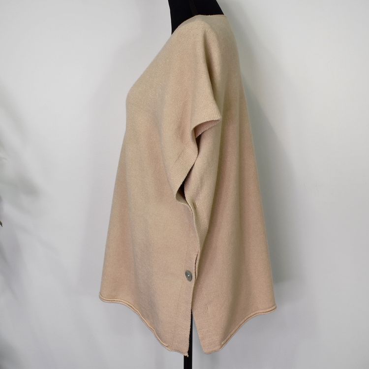 Stickad Ponchotröja med Knappar BEIGE