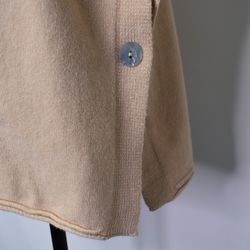 Stickad Ponchotröja med Knappar BEIGE