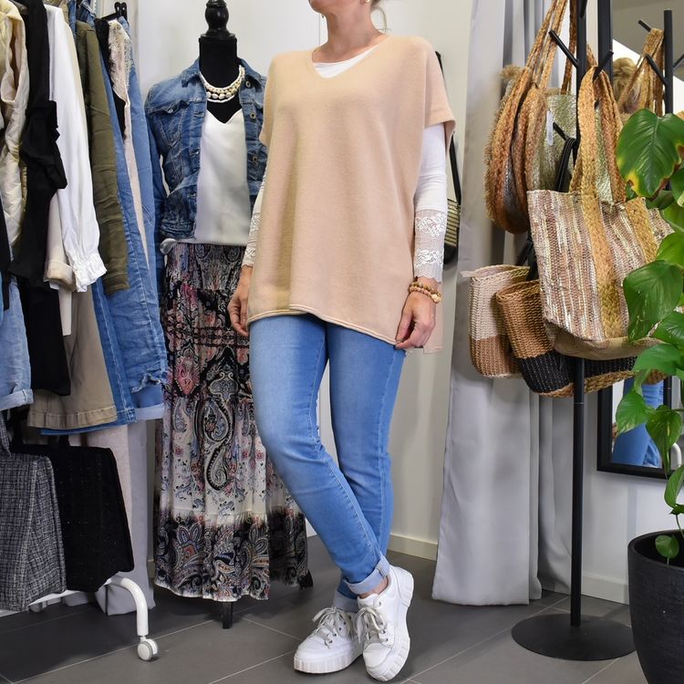 Stickad Ponchotröja med Knappar BEIGE