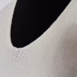 Stickad Ponchotröja med Knappar ECRU