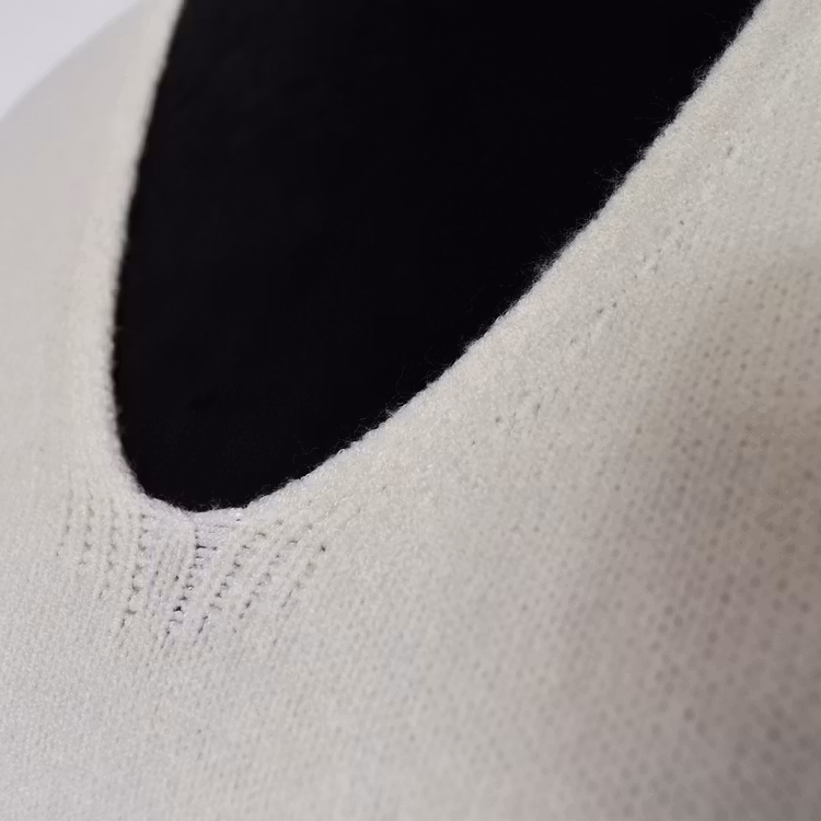 Stickad Ponchotröja med Knappar ECRU