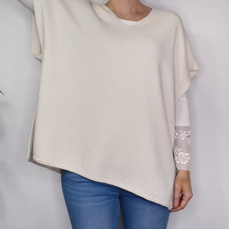 Stickad Ponchotröja med Knappar ECRU