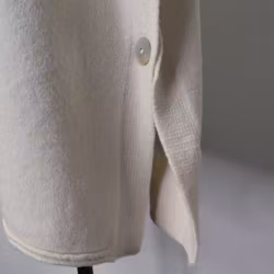 Stickad Ponchotröja med Knappar ECRU