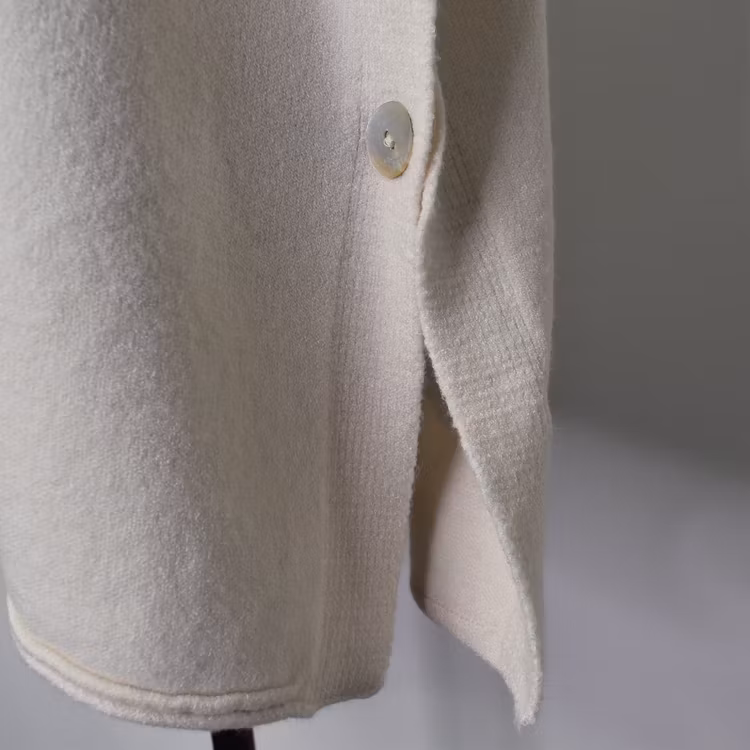 Stickad Ponchotröja med Knappar ECRU