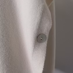 Stickad Ponchotröja med Knappar ECRU
