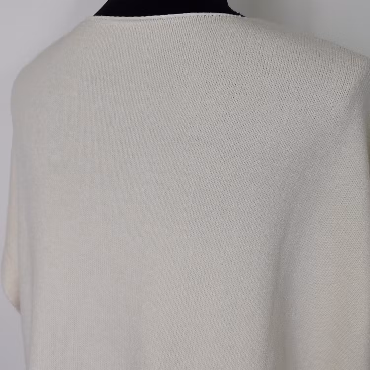 Stickad Ponchotröja med Knappar ECRU