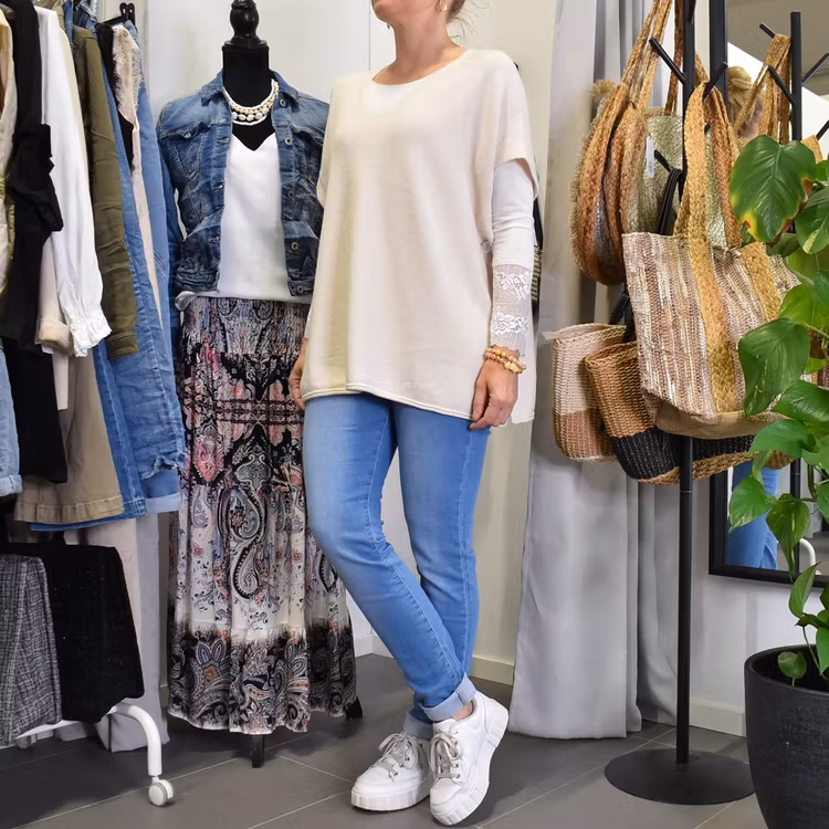 Stickad Ponchotröja med Knappar ECRU