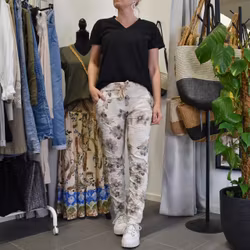 T-shirt V-ringad SVART