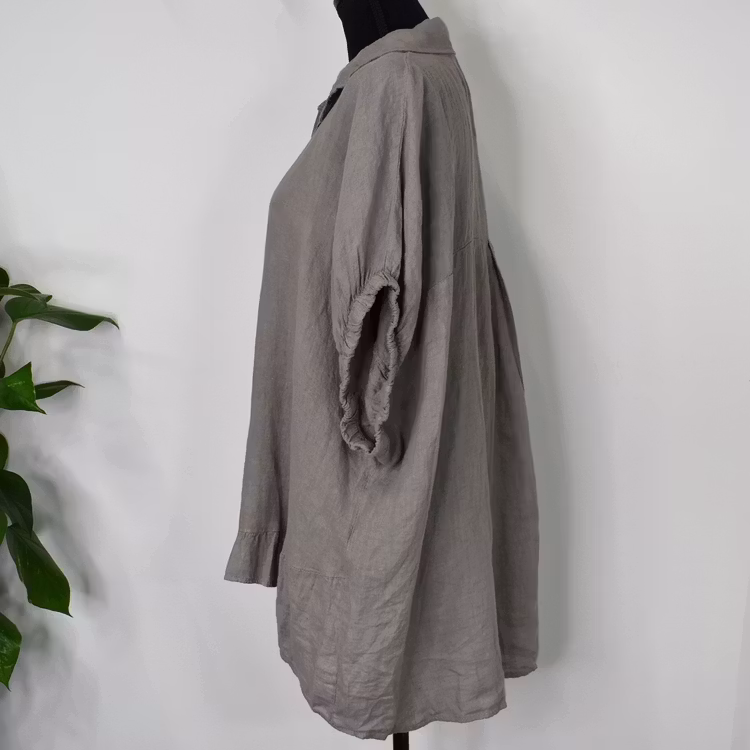 Kort linneskjorta med Volang TAUPE